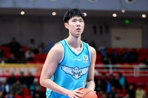 上賽季場均7.5分3板！場均媒體人：青島用頂格C類合同留下趙嘉義