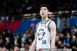 直播吧：同曦給郭昊文開出3年&年薪600萬頂薪續約合同 回國后簽署