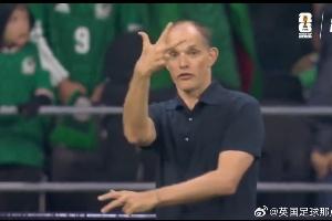 圖赫爾比三的手勢火了！網友發現電影里關于德國人手勢的梗是真的