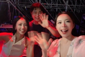 余霜曬照：決賽日當天非常臨時的接到LCK導演的舞臺邀請 戰歌響起