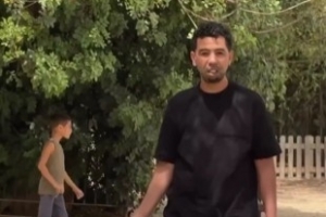 沖突！亞馬爾父親不滿被記者拍：別拍我了，要我把你的手機扔掉嗎