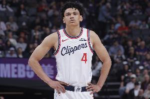 火氣很大！桑德斯12中6拿下18分6板2助1斷 參與沖突吃T