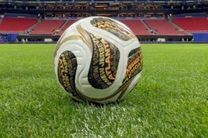 FIFA為世界杯半決賽、決賽推出新款用球，金黑白三色設(shè)計(jì)