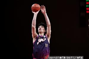 媒體人：余嘉豪所簽的4年B類合同和去年浙江提供的保持一致