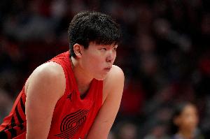 媒體人：楊瀚森不是不能搶好籃板球 是態度問題 再不進步會被淘汰