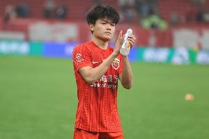 東體：楊希、李帥等人身背三黃，若本輪染黃將無緣上海德比