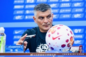 7月17日，中超第19輪賽后，蓉城主教練阿洛伊西出席新聞發布會