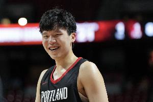 開拓者媒體人：楊瀚森身高2.16米優(yōu)勢明顯 簡化內(nèi)線進(jìn)攻是關(guān)鍵