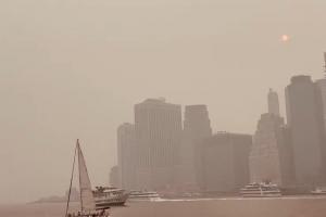 記者：各方一直在討論山火形勢，世界杯決賽場地空氣質量嚴重惡化
