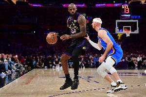 媒體人：對于那些無法對奪冠提供助力的球員 詹姆斯向來毫不在意