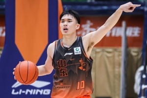 媒體人：山東高速男籃正在兜售謝智杰 去留取決于新后衛引入情況