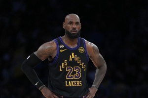 帕金斯：老詹沒必要再打了來(lái)ESPN吧 我們給你的錢絕對(duì)比底薪多