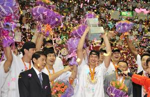 朱芳雨18年球員生涯均效力于廣東 8奪總冠軍4奪總決賽MVP
