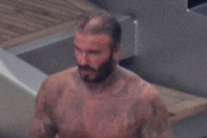 人到中年...51歲貝克漢姆與維多利亞游艇度假，被拍到頭頂禿了