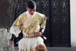 佩德里社媒曬玩蹴鞠視頻：我這技術(shù)放在古代，什么水平？