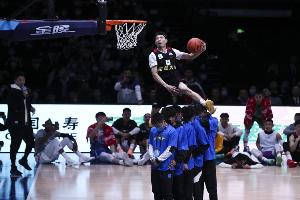 陳登星：小時候經(jīng)常看文斯·卡特扣籃 但偶像是科比