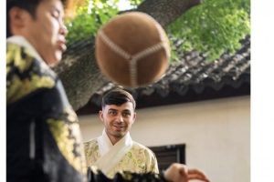 巴薩官推曬佩德里體驗蹴鞠照：他正在蘇州享受自己的假期