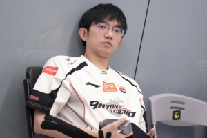 還是靠他慎C 本次 EWC  為圣槍代表 AL 最后一次首發比賽