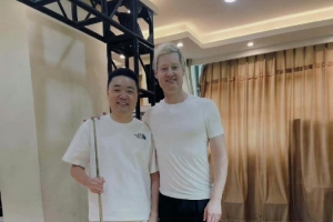 尼爾·羅伯遜曬與丁俊暉合照：在中國有這么多機遇，要歸功于他