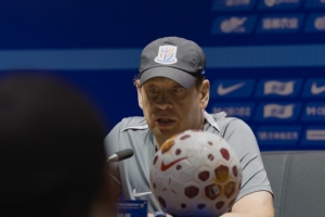 斯盧茨基：明天的比賽非常重要，我們急需一場勝利來提振士氣