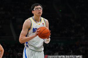 媒體人：巴里·布朗是李楠需要的強解小外援 桑普森能為周琦減壓