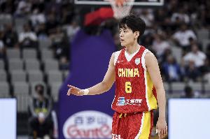 媒體人：NBL1的競(jìng)技水平一般 但對(duì)抗不算弱 對(duì)楊舒予還是有幫助的