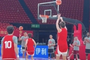 今晚熱身賽對陣尼日利亞 中國女籃上午在練習移動中接球投三分