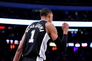 費(fèi)爾斯：歡迎來NBA時(shí)刻是打文班亞馬 你能做的事很有限