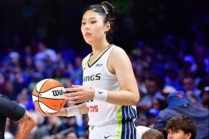 機會不多！李月汝替補出戰(zhàn)27分鐘 僅3次出手得4分6板