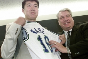 王治郅致敬老尼爾森：是你的信任 為我們中國球員打開了NBA大門