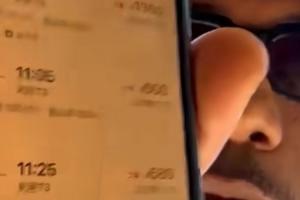 小卡：我訂票了！你小子在武漢等住！我要把你們防得看不見籃筐