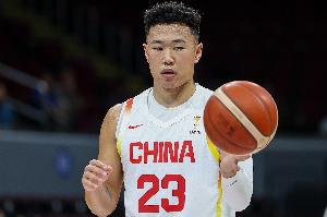 高效輸出！賀希寧半場5投3中&三分4中2 得到9分1板1助1斷