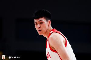 媒體人：對龐崢麟的防守比較意外和滿意 他打得并不冒失和沖動