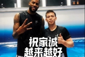 殘缺的玉是王！威姆斯與獨臂少年張家城單挑 后者運球極快但惜敗