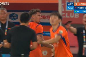克雷桑似乎因下場過慢被馬寧黃牌警告，克雷桑在場下非常憤怒