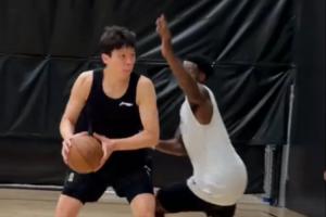 我打DPOY？楊瀚森與JJJ合練：我被打爆了 小喬丹在身邊指導