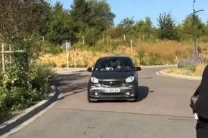 引發熱議！太陽報：法比安開Smart抵達訓練場，巴黎隊友都開豪車