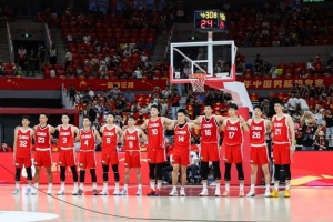 中國男籃，一直被質(zhì)疑，永遠被期待