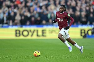 TA：維拉求租西漢姆邊衛萬-比薩卡被拒絕，準備送上轉會報價