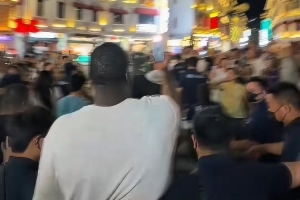 身邊全是球迷舉著手機(jī)！追夢格林汕頭街頭City Walk 打卡知名景點(diǎn)
