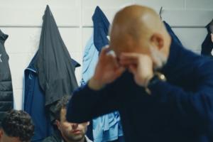 曼城紀錄片：送槍手奪冠后，瓜帥揉眼消化情緒演講，羅德里眼含淚