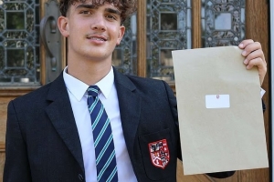 英超最年輕進球者！郵報：16歲阿森納小將道曼領取了中考成績單
