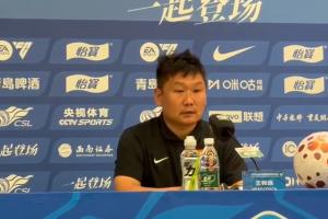 8輪不勝！劉建業(yè)：若重慶足球因?yàn)槲彝Ｖ惯M(jìn)步 我愿意把位置讓出來(lái)