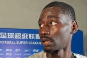 戴帽！阿蘇埃：不管踢什么位置都把自己的能力和狀態(tài)發(fā)揮到最好