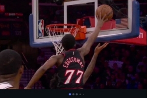 詹蜜風(fēng)采！NBA官方曬VJ·埃奇庫(kù)姆上賽季追身大帽集錦 詹姆斯點(diǎn)贊