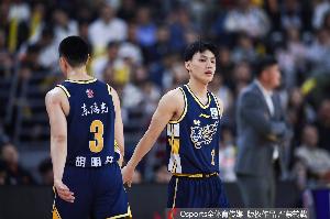 記者：之前愿為杜鋒玩命的球員現(xiàn)在也沒那么緊密了 雙方都有問題