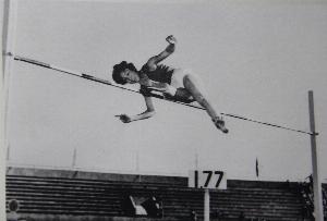 跳高名宿、中國首位打破世界紀錄的女運動員鄭鳳榮逝世，享年89歲