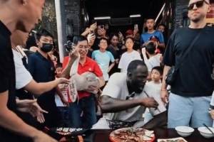 追夢：我在中國被活鵝嚇得半死 黑人基因里沒有招惹活物的習慣