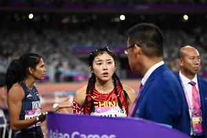 吳艷妮：亞運(yùn)會(huì)備戰(zhàn)不是很順利，在亞運(yùn)會(huì)賽場上能跑多快就跑多快