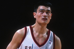 姚明NBA收入也曾面臨分成？媒體人：輿論施壓后最終只繳稅后3%-5%